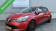 Rood Gebruikt 2013 Renault Clio IV Expression Hatchback | € 4.750 (Eerlijke prijs)