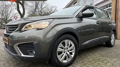 Gebruikt 2019 Peugeot 5008 SUV | € 14.000 (Eerlijke prijs)