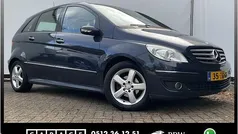 Rood Gebruikt 2008 Mercedes B170 MPV | € 5.700 (Eerlijke prijs)