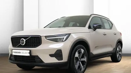 Bruin Occasion 2025 Volvo XC40 Plus SUV | € 42.950 (Eerlijke prijs)