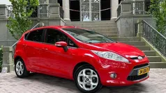 Rood, metallic lak Gebruikt 2009 Ford Fiesta Titanium Hatchback | € 4.445 (Eerlijke prijs)