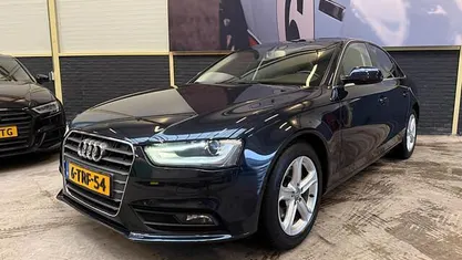 Blauw (metallic) Gebruikt 2014 Audi A4 Business Sedan | € 11.900 (Eerlijke prijs)