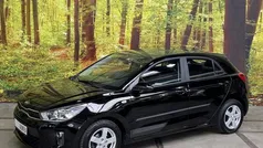 Zwart, metallic lak Gebruikt 2020 Kia Rio Comfort Hatchback | € 11.950 (Super prijs)