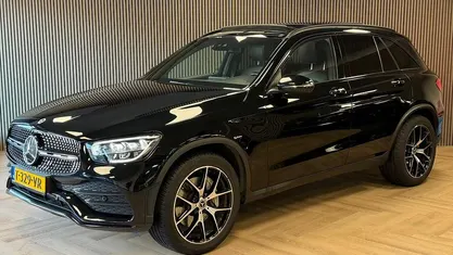 Zwart Occasion 2022 Mercedes GLC200 Premium Plus SUV | € 49.995 (Eerlijke prijs)