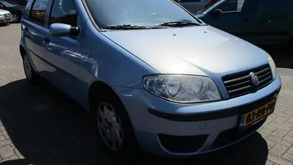 Blauw Occasion 2005 Fiat Punto Young Hatchback | € 999 (Eerlijke prijs)