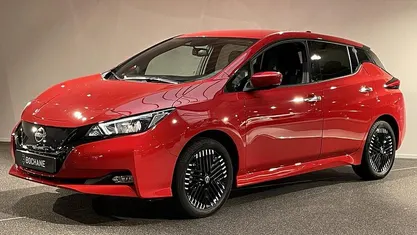 Rood Gebruikt 2023 Nissan Leaf N-Connecta Hatchback | € 20.095 (Eerlijke prijs)