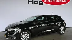 Zwart Gebruikt 2017 Renault Mégane IV Zen Hatchback | € 9.940 (Eerlijke prijs)