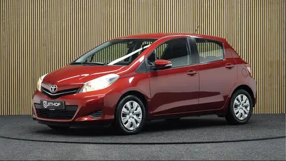 Rood Occasion 2013 Toyota Yaris Hatchback | € 9.950 (Eerlijke prijs)