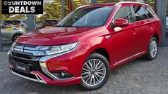 Rood Gebruikt 2020 Mitsubishi Outlander P-HEV Intense SUV | € 23.645 (Eerlijke prijs)