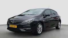 Zwart Gebruikt 2020 Opel Astra Edition Hatchback | € 14.095 (Eerlijke prijs)