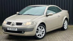 Beige Gebruikt 2004 Renault Mégane Cabriolet Luxe Cabriolet | € 2.350 (Eerlijke prijs)