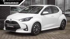 Wit Gebruikt 2024 Toyota Yaris Hybrid Active Hatchback | € 23.950 (Eerlijke prijs)