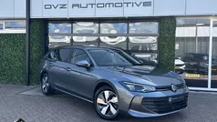 Grijs, metallic lak Gebruikt 2024 VW Passat Comfortline Stationwagen | € 36.950 (Eerlijke prijs)
