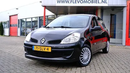 Zwart Gebruikt 2008 Renault Clio R.S. Authentique Hatchback | € 2.950 (Eerlijke prijs)
