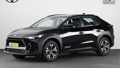 Attitude black metallic (donker zwart metallic) Gebruikt 2025 Toyota bZ4X Active SUV | € 35.495 (Eerlijke prijs)