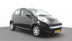Zwart Gebruikt 2010 Peugeot 107 Hatchback | € 4.250 (Eerlijke prijs)