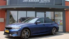 Blauw, metallic lak Gebruikt 2019 BMW 330 Executive Sedan | € 24.500 (Eerlijke prijs)