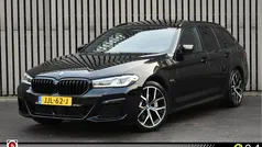 Zwart Gebruikt 2023 BMW 530e M Sport Stationwagen | € 41.895 (Eerlijke prijs)