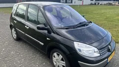 Zwart Gebruikt 2004 Renault Scénic II Luxe MPV | € 1.749 (Eerlijke prijs)