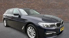 Blauw, metallic lak Gebruikt 2018 BMW 520 Executive Stationwagen | € 21.950 (Goede deal)