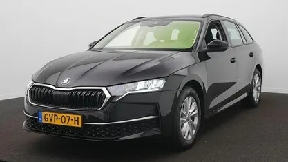 Zwart Occasion 2024 Skoda Octavia Stationwagen | € 26.900 (Eerlijke prijs)