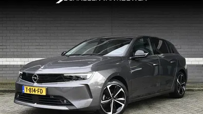 Grijs Gebruikt 2023 Opel Astra Elegance Hatchback | € 22.885 (Eerlijke prijs)