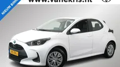 Wit Gebruikt 2021 Toyota Yaris Hybrid Active Hatchback | € 20.599 (Eerlijke prijs)