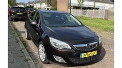 Bruin Gebruikt 2011 Opel Astra Selection Hatchback | € 4.000 (Eerlijke prijs)