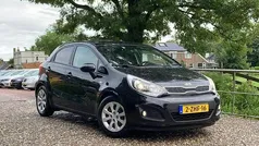 Zwart Gebruikt 2015 Kia Rio Hatchback | € 6.975 (Goede deal)
