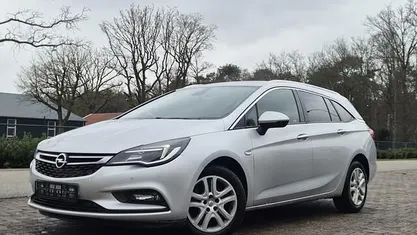Wit Occasion 2017 Opel Astra Sport Stationwagen | € 5.999 (Goede deal)