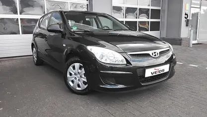 Zwart Gebruikt 2009 Hyundai i30 Dynamiq Hatchback | € 2.777 (Eerlijke prijs)