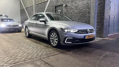 Gebruikt 2020 VW Passat Business Sedan | € 21.200 (Eerlijke prijs)