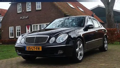 Zwart Gebruikt 2003 Mercedes E240 Avantgarde Sedan | € 3.845 (Eerlijke prijs)