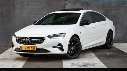 Wit Occasion 2021 Opel Insignia Business Elegance Hatchback | € 25.995 (Eerlijke prijs)