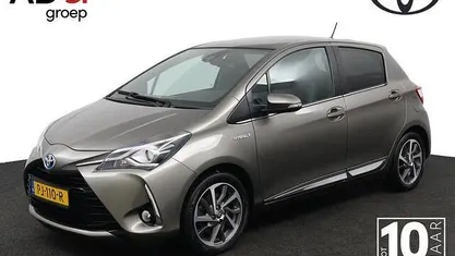 Grijs Occasion 2017 Toyota Yaris Executive Hatchback | € 15.950 (Eerlijke prijs)