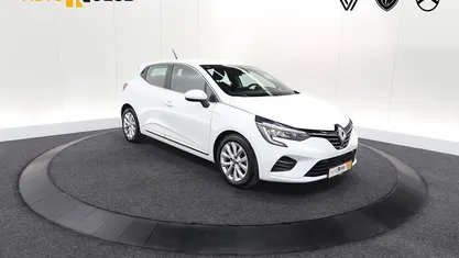 Wit Gebruikt 2023 Renault Clio V Techno Hatchback | € 16.900 (Eerlijke prijs)