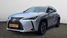 Grijs Gebruikt 2025 Lexus UX 300h Business Edition SUV | € 49.950