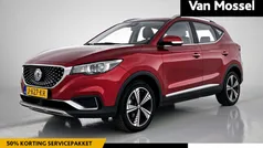 Rood, metallic lak Gebruikt 2020 MG ZS Luxury Sedan | € 15.995 (Eerlijke prijs)