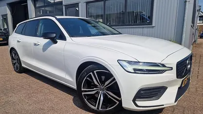 Gebruikt 2021 Volvo V60 Momentum Stationwagen | € 19.745 (Super prijs)