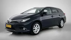 Grijs, metallic lak Gebruikt 2016 Toyota Auris Trend Hatchback | € 15.450 (Eerlijke prijs)