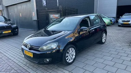 Zwart, metallic lak Gebruikt 2011 VW Golf VI Hatchback | € 2.999 (Goede deal)