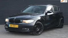 Zwart, metallic lak Gebruikt 2009 BMW 118 Sport Line Hatchback | € 3.450 (Eerlijke prijs)