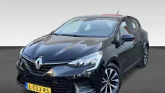 Zwart Gebruikt 2021 Renault Clio V Zen Hatchback | € 12.925 (Eerlijke prijs)