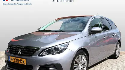Grijs Gebruikt 2020 Peugeot 308 SW Allure Stationwagen | € 11.900 (Eerlijke prijs)