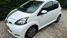 Wit Gebruikt 2011 Toyota Aygo Hatchback | € 4.495 (Eerlijke prijs)