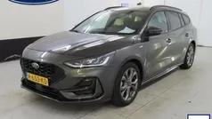 Grijs Gebruikt 2022 Ford Focus ST-Line Stationwagen | € 23.400 (Eerlijke prijs)