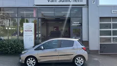 Bruin Gebruikt 2015 Toyota Yaris Hybrid Hatchback | € 12.995 (Eerlijke prijs)