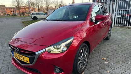 Rood Gebruikt 2015 Mazda 2 Hatchback | € 7.975 (Eerlijke prijs)