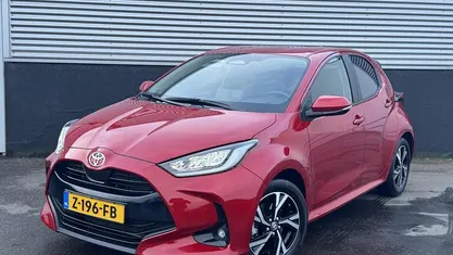 Occasion Toyota Yaris Hybrid Edition 116 PK (85 kW) 2024 Emotional red metallic (rood metallic) Hatchback