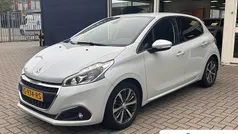 Wit Gebruikt 2019 Peugeot 208 Allure Hatchback | € 11.395 (Super prijs)